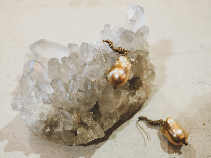 Mela single drop pearl earrings - White pearl