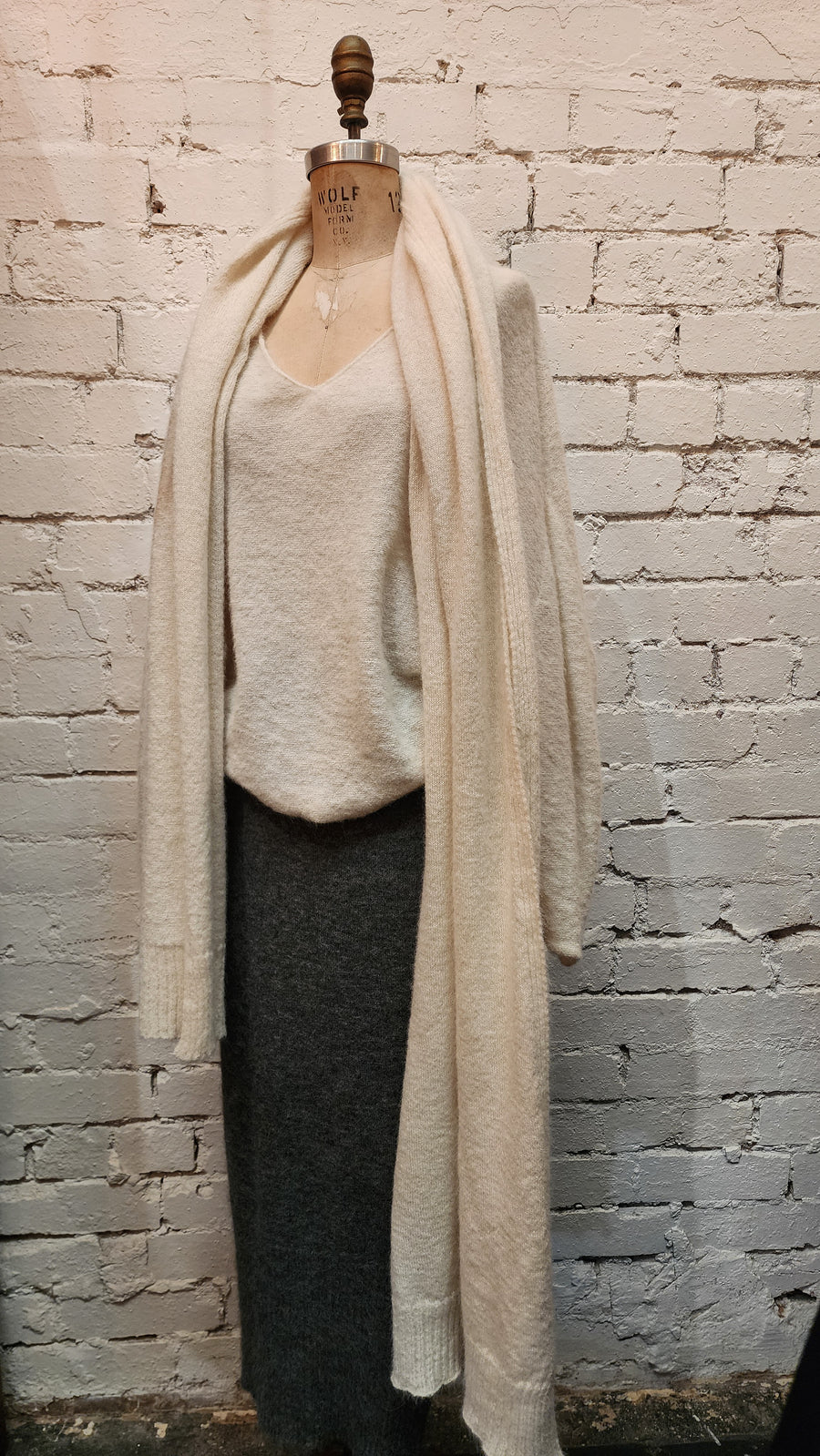 Light weight V-neck sweater (Alpaca) - Snow