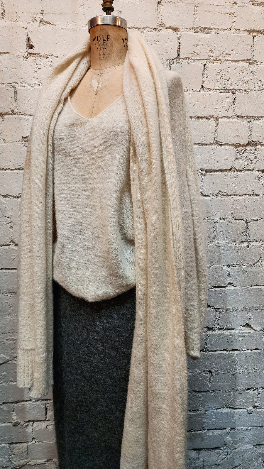 Light weight V-neck sweater (Alpaca) - Snow