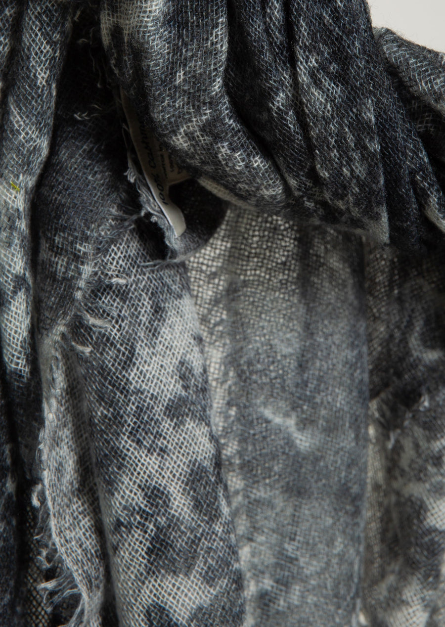 Soho Flower Print Woven Shawl (Baby Cashmere) Black-White