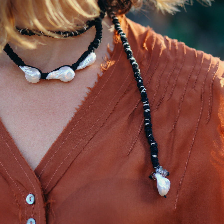 Mela lariat with drop Pearl + smoky crystal - Bronze