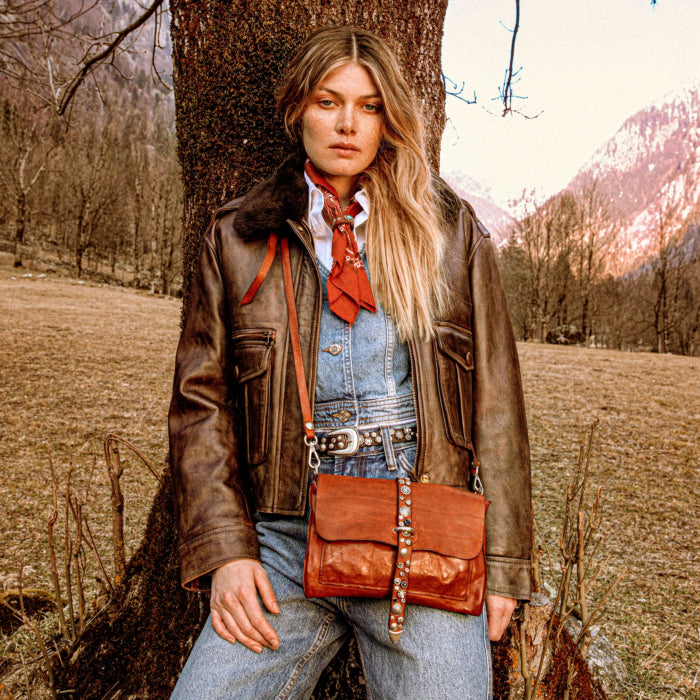 Cefalù Clutch Bag Elga in garment-dyed cowhide leather with studs - Cognac