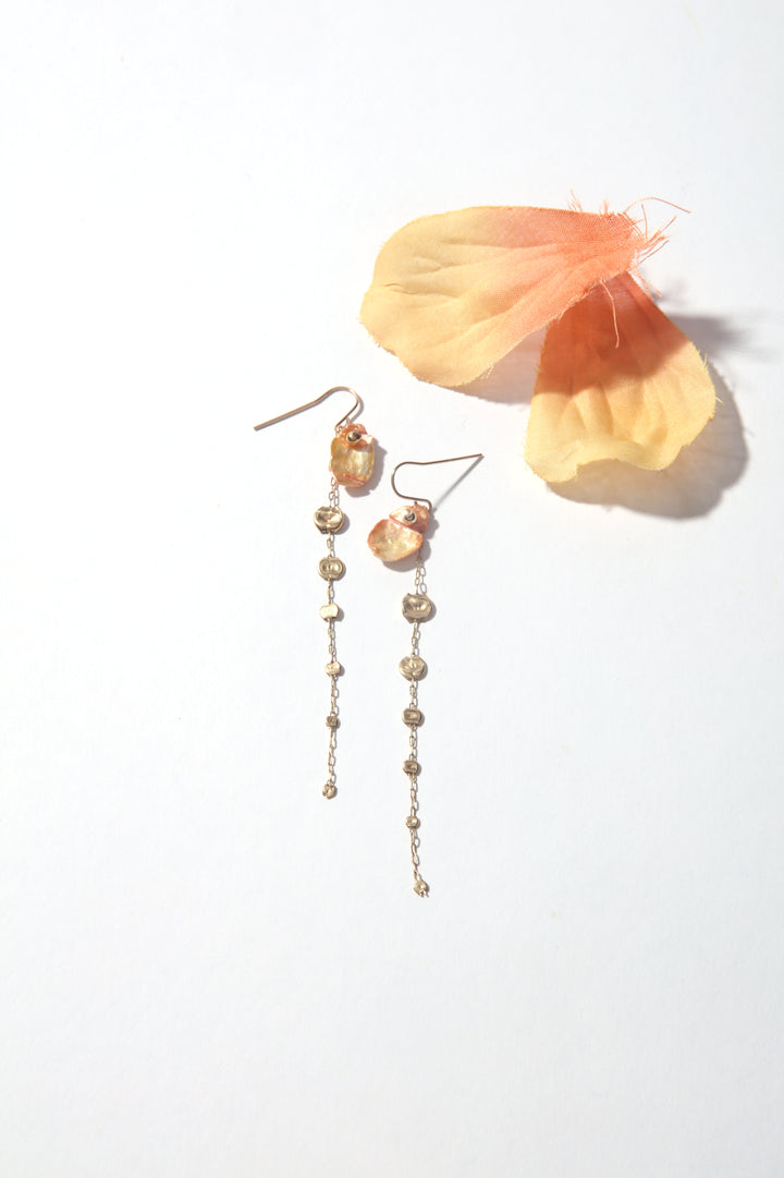 GARDEN EARRINGS - PEACH PEARL LONG