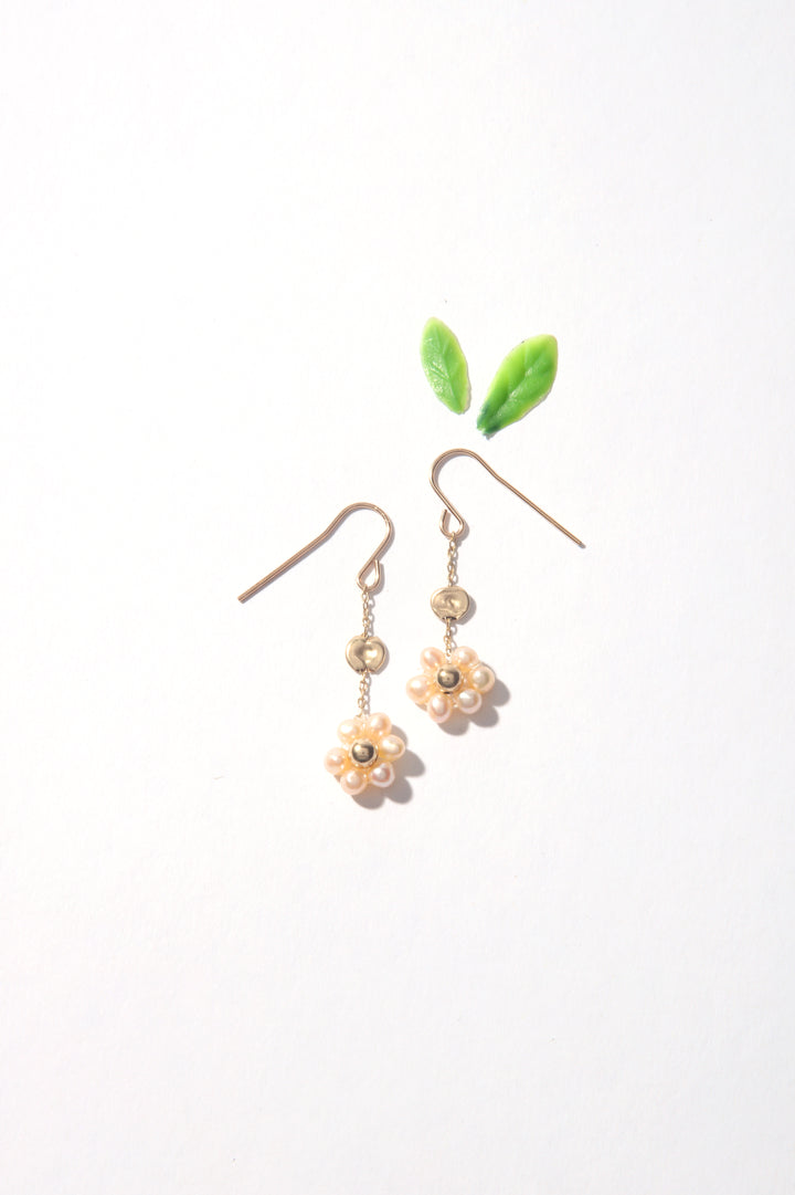 Flower garden pearl earrings - Short