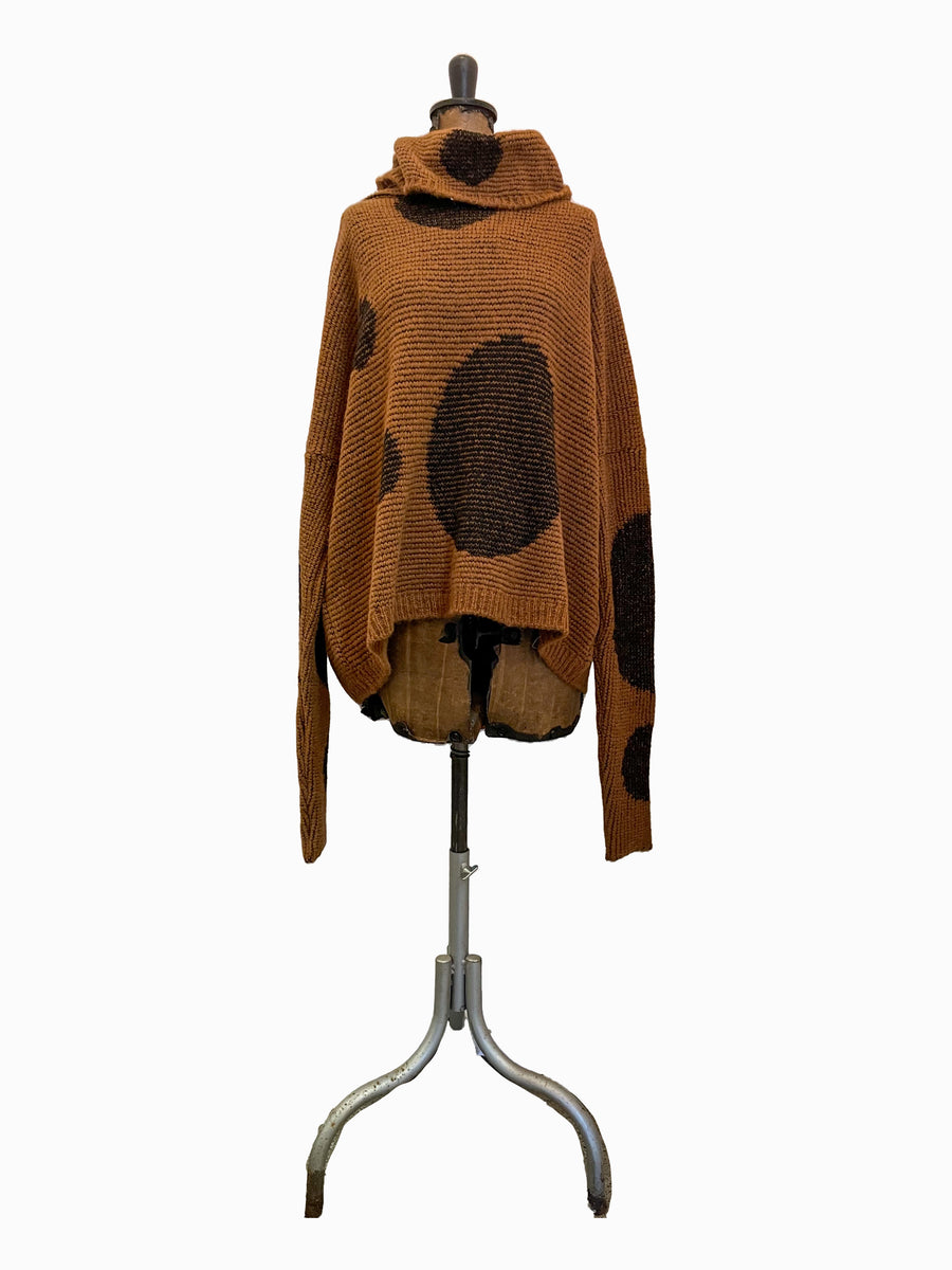 Over size alpaca spot sweater- Caramel/black spot