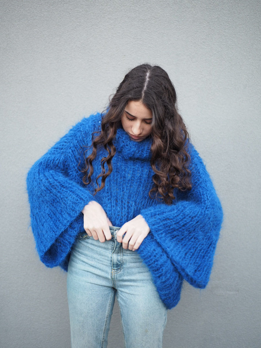 Chunky hand knit sweater with funnel collar