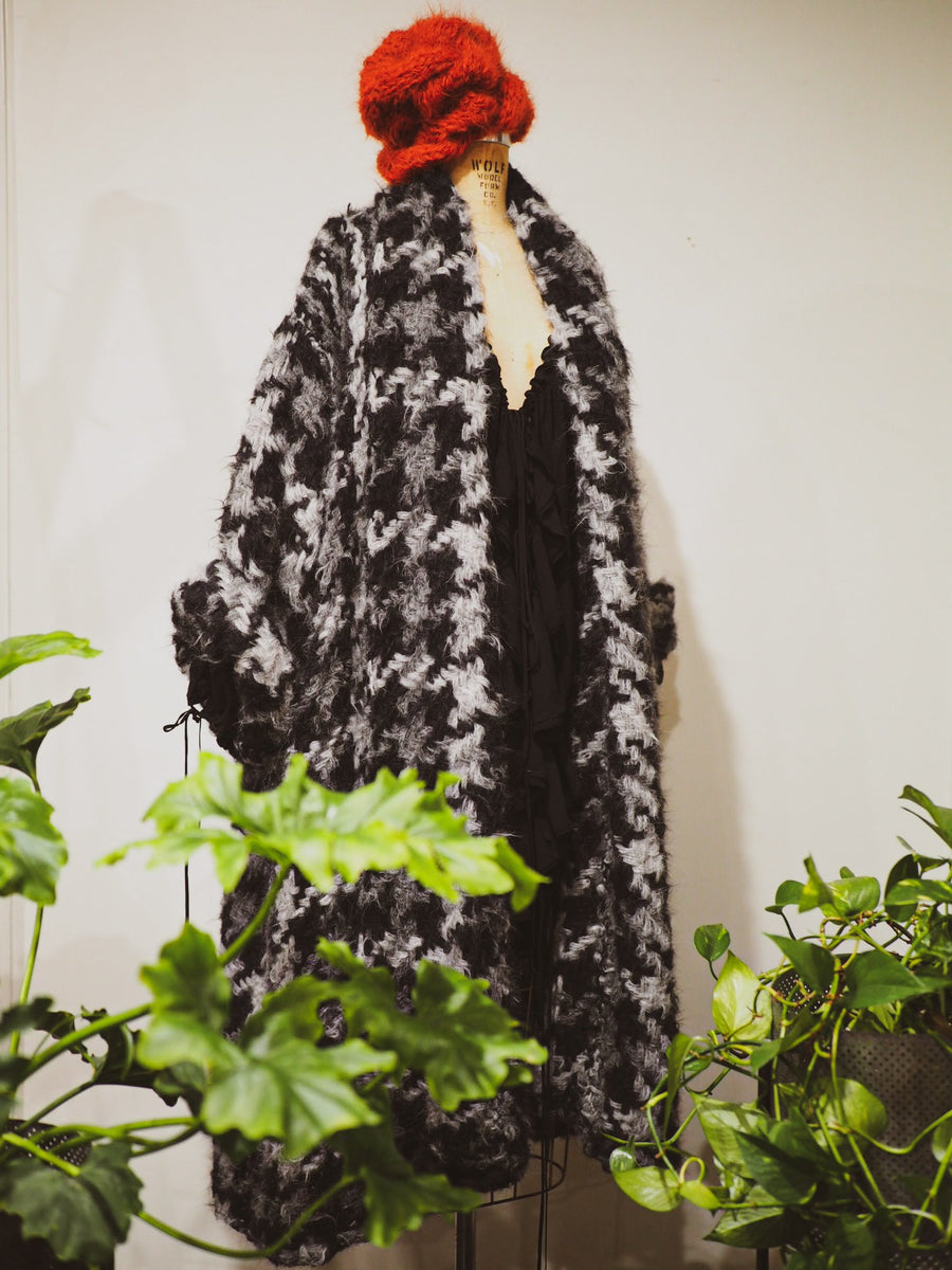 Handloom Maxi coat in houndstooth weave - Black / White