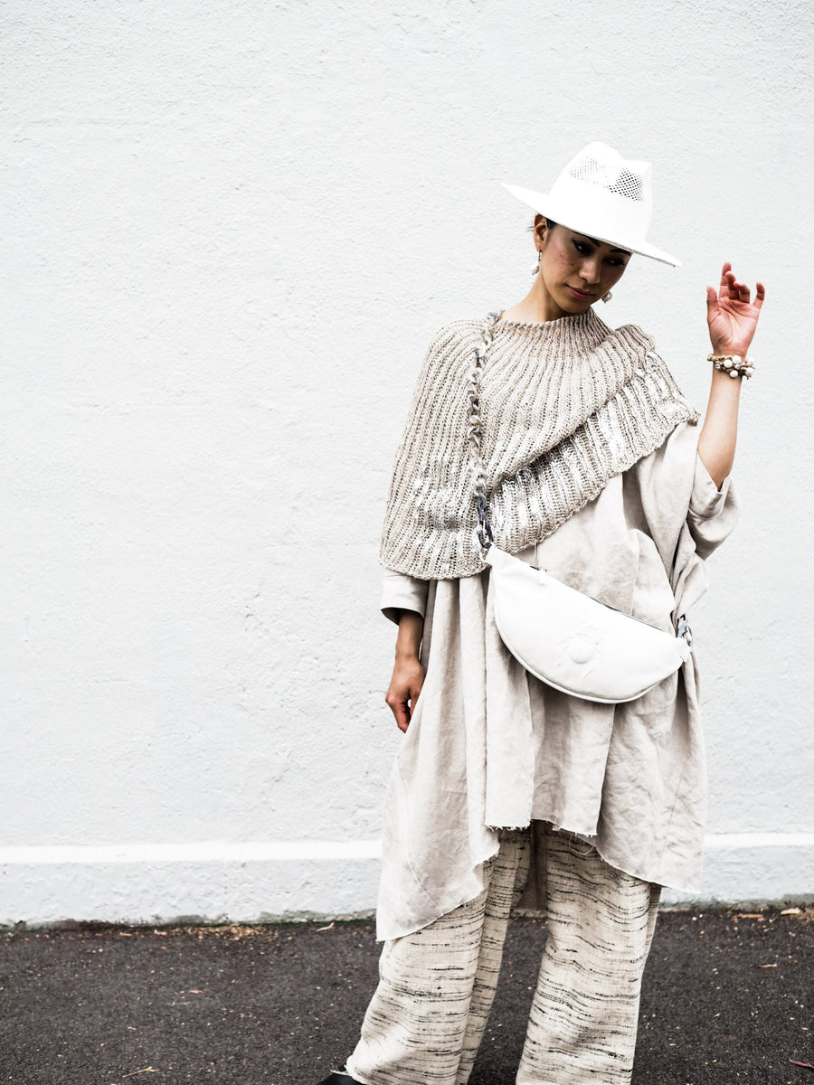 amano shrug in linen with foil - natural