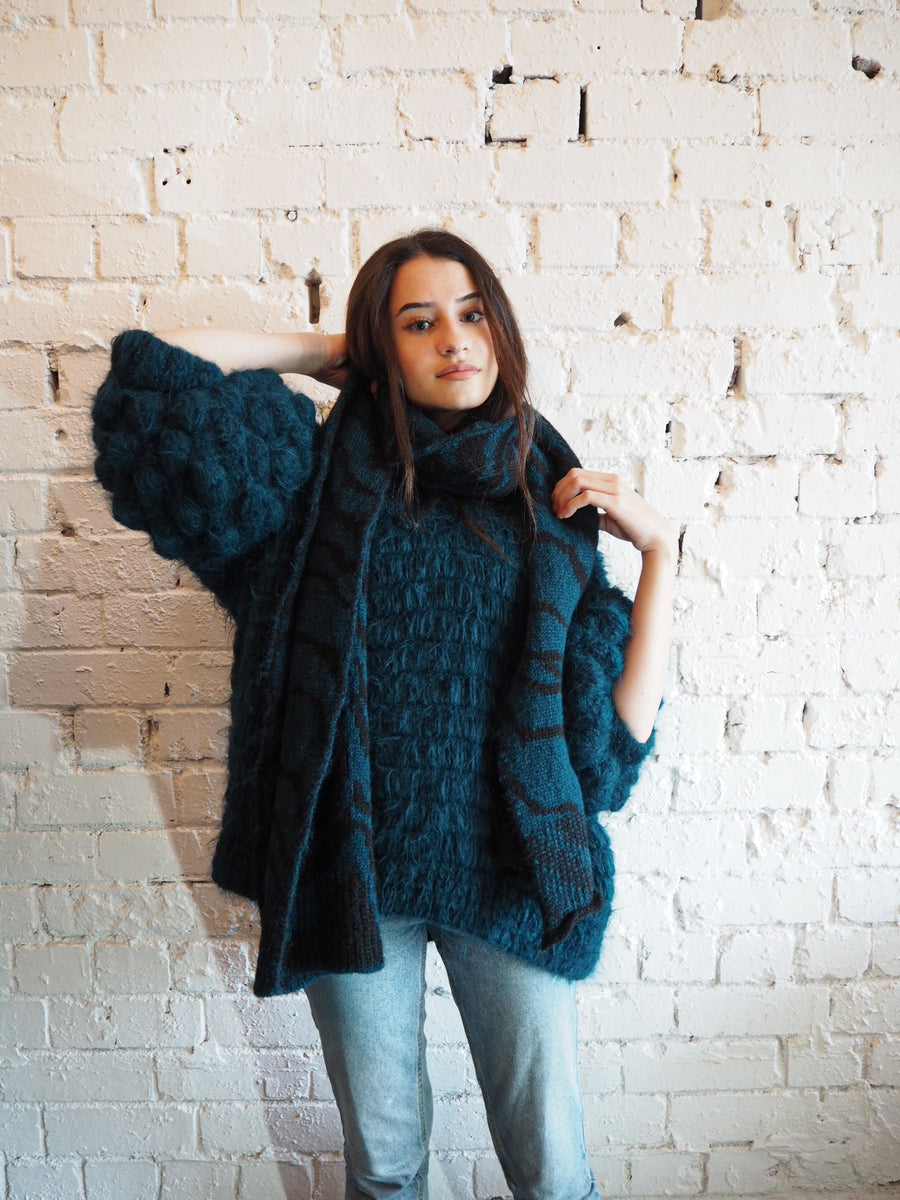 Hand Crochet Bluson With Pompom Sleeves (Alpaca) - Navy