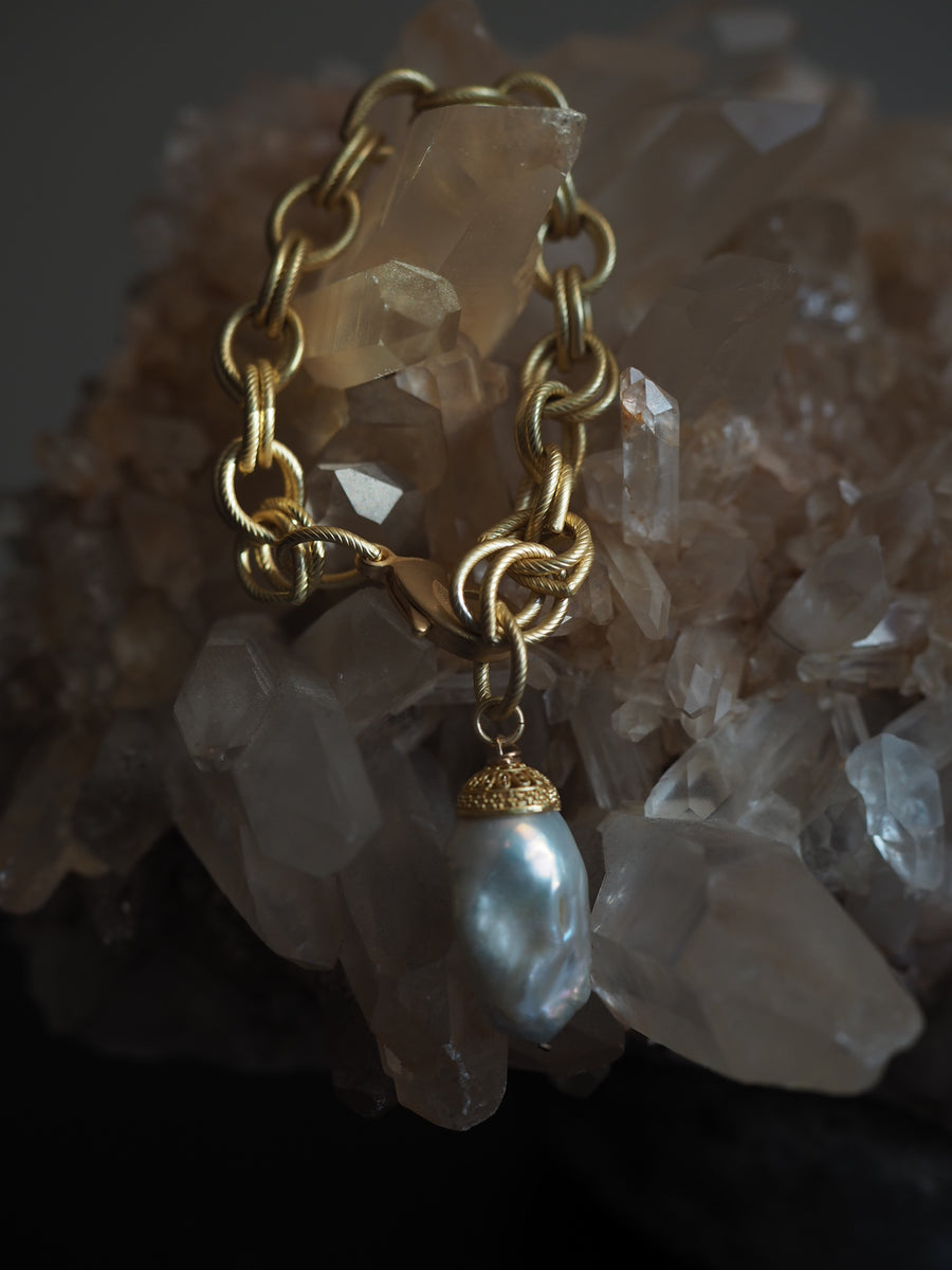 Charm Bracelet - Baroque Pearl