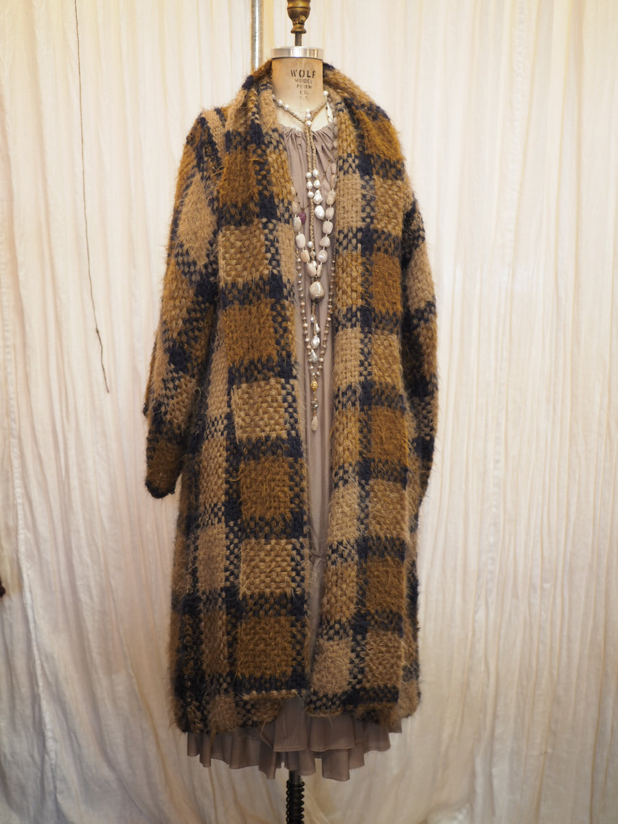 Hand loom Maxi coat in plaid check weave (alpaca)