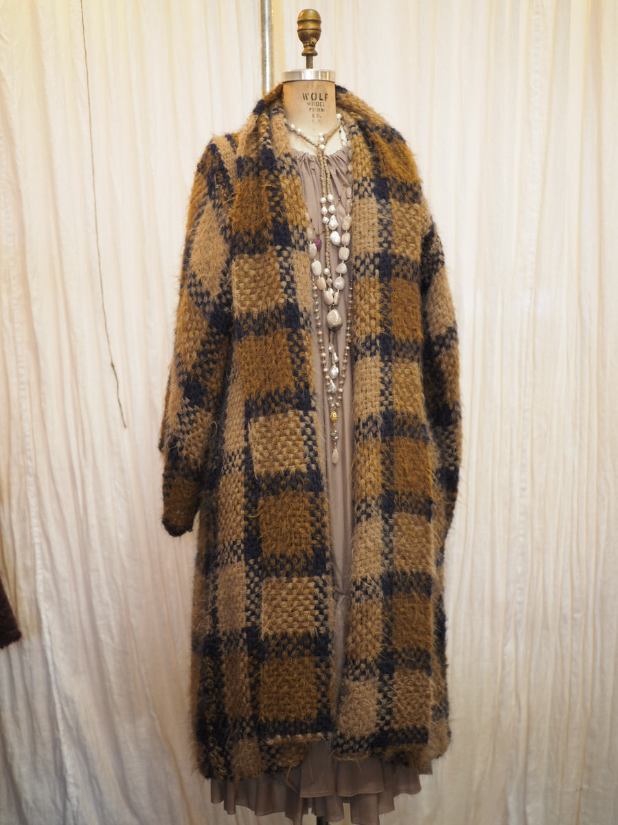 Hand loom Maxi coat in plaid check weave (alpaca)