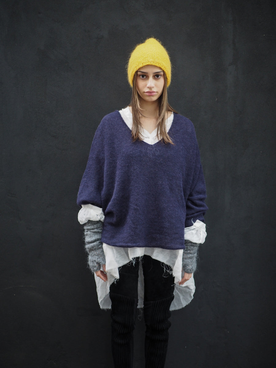 Light Weight V-Neck Sweater (Alpaca) - Iris Blue