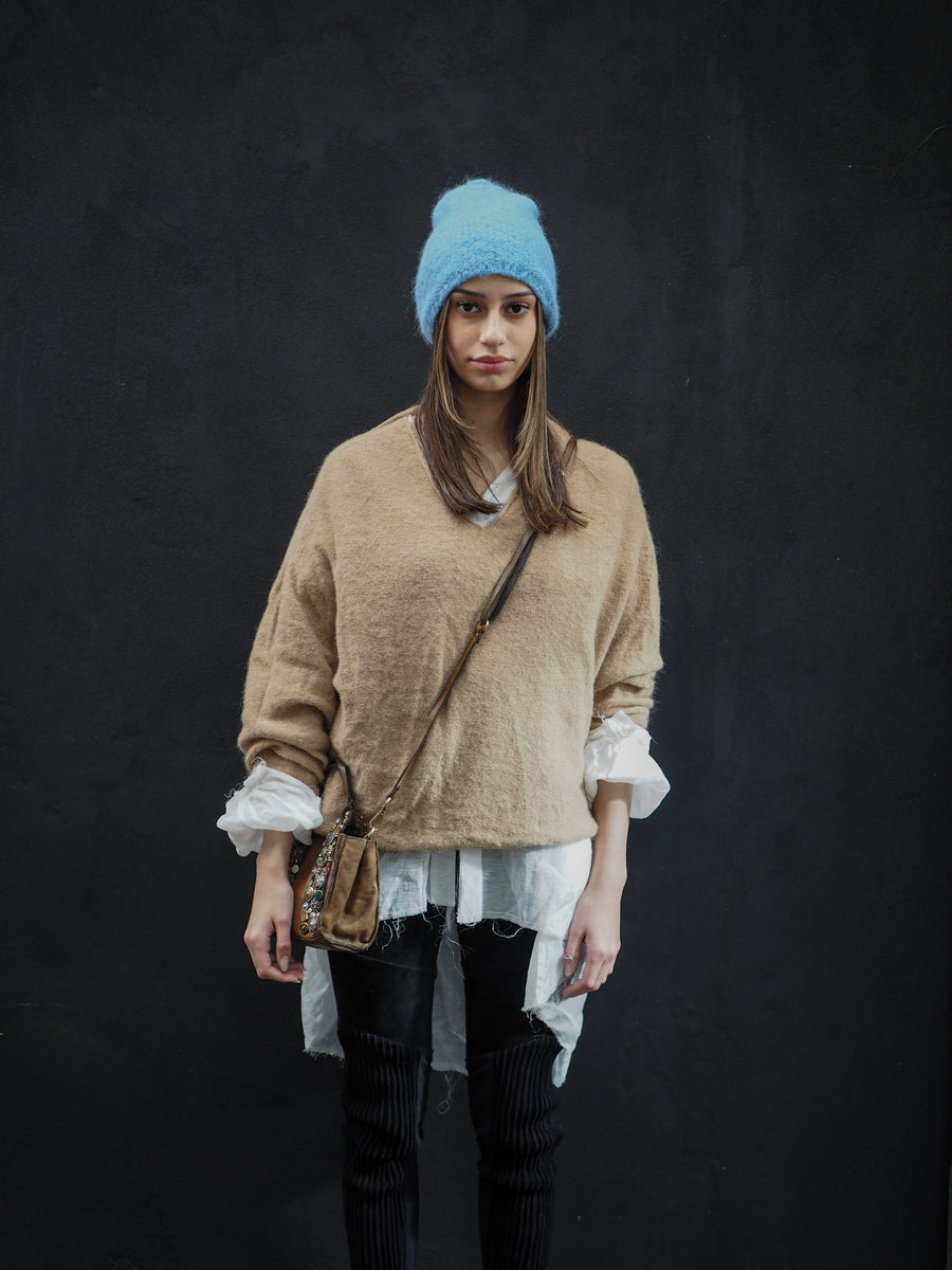 Light Weight V-Neck Sweater (Alpaca) - Oat