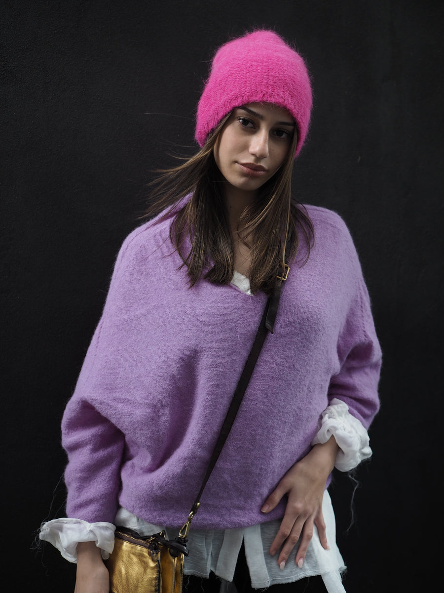 Luxe Light Weight V-Neck Sweater (Alpaca) - Lilac