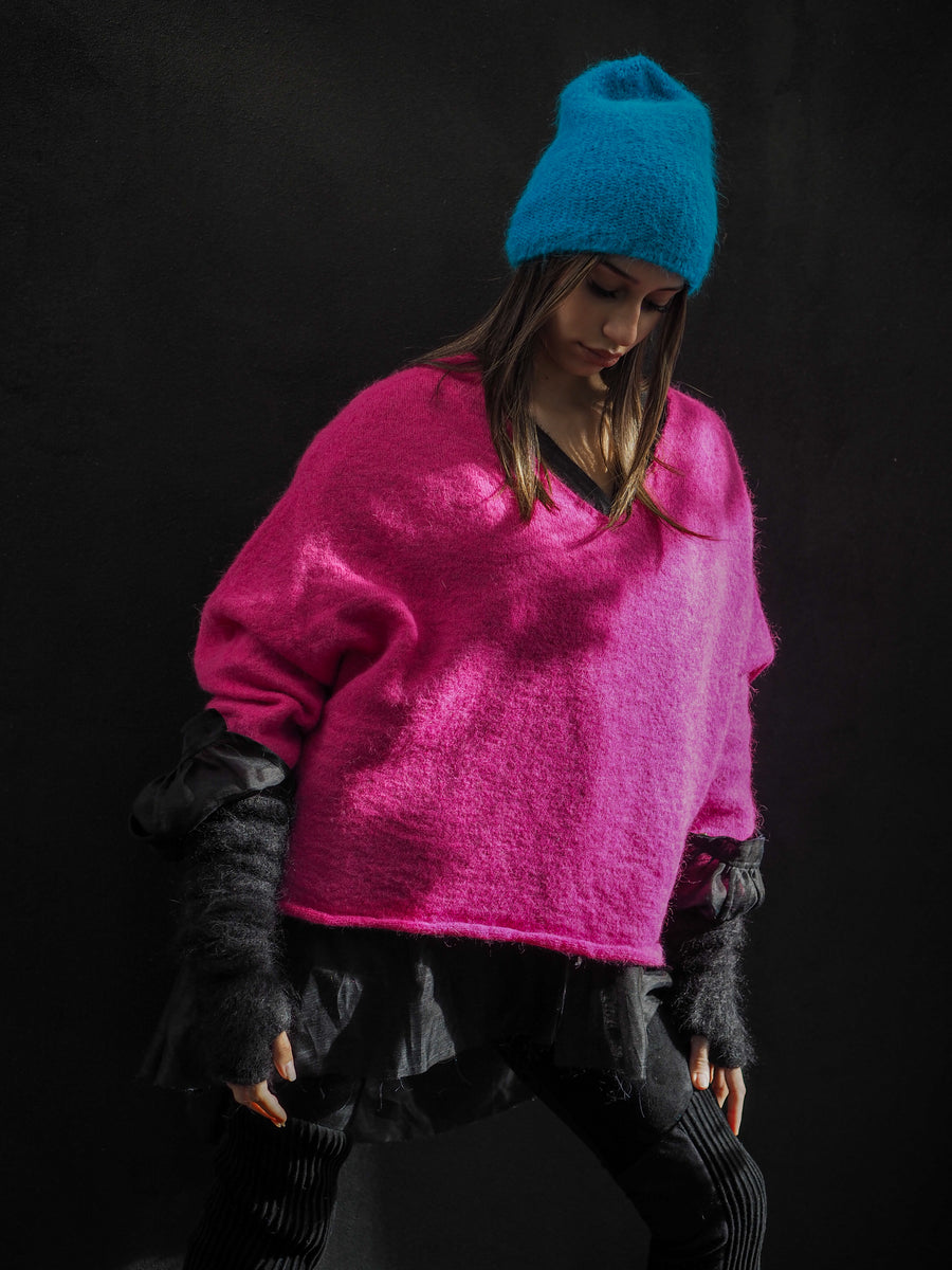 Light Weight V-Neck Sweater (Alpaca) - Candy Pink