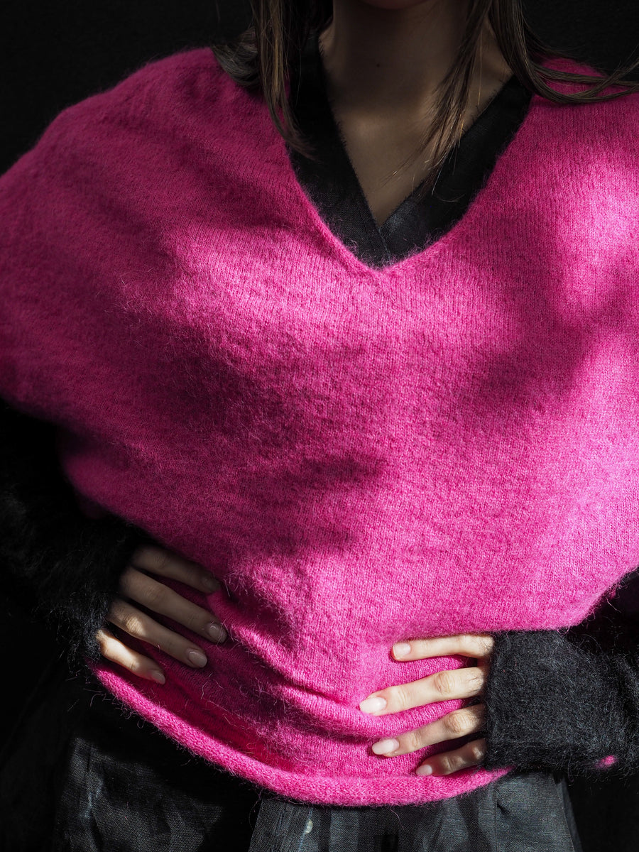 Light Weight V-Neck Sweater (Alpaca) - Candy Pink