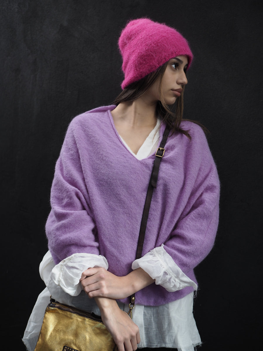 Luxe Light Weight V-Neck Sweater (Alpaca) - Lilac