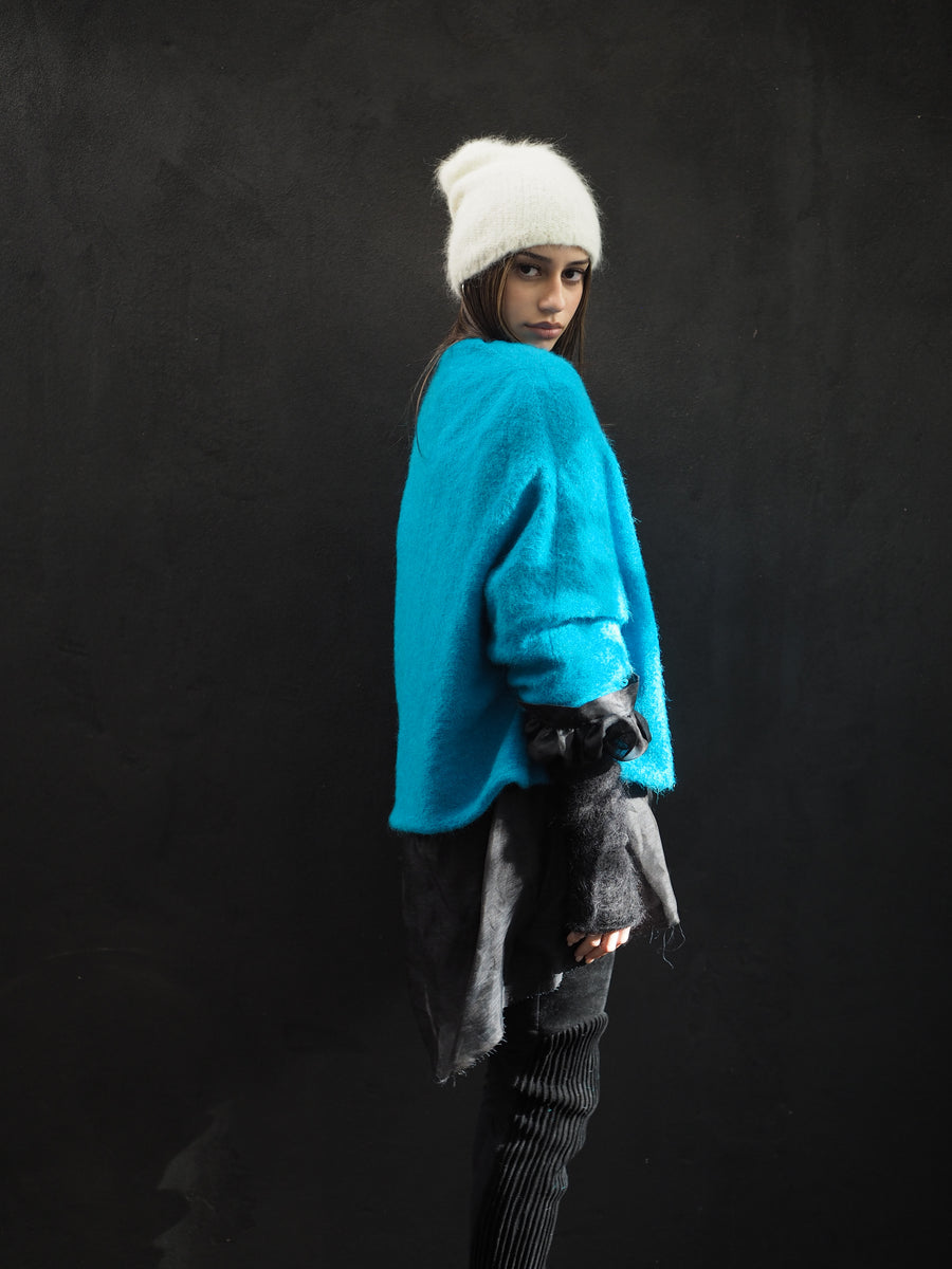 Luxe Light Weight V-Neck Sweater (Alpaca) - Cerulean Blue