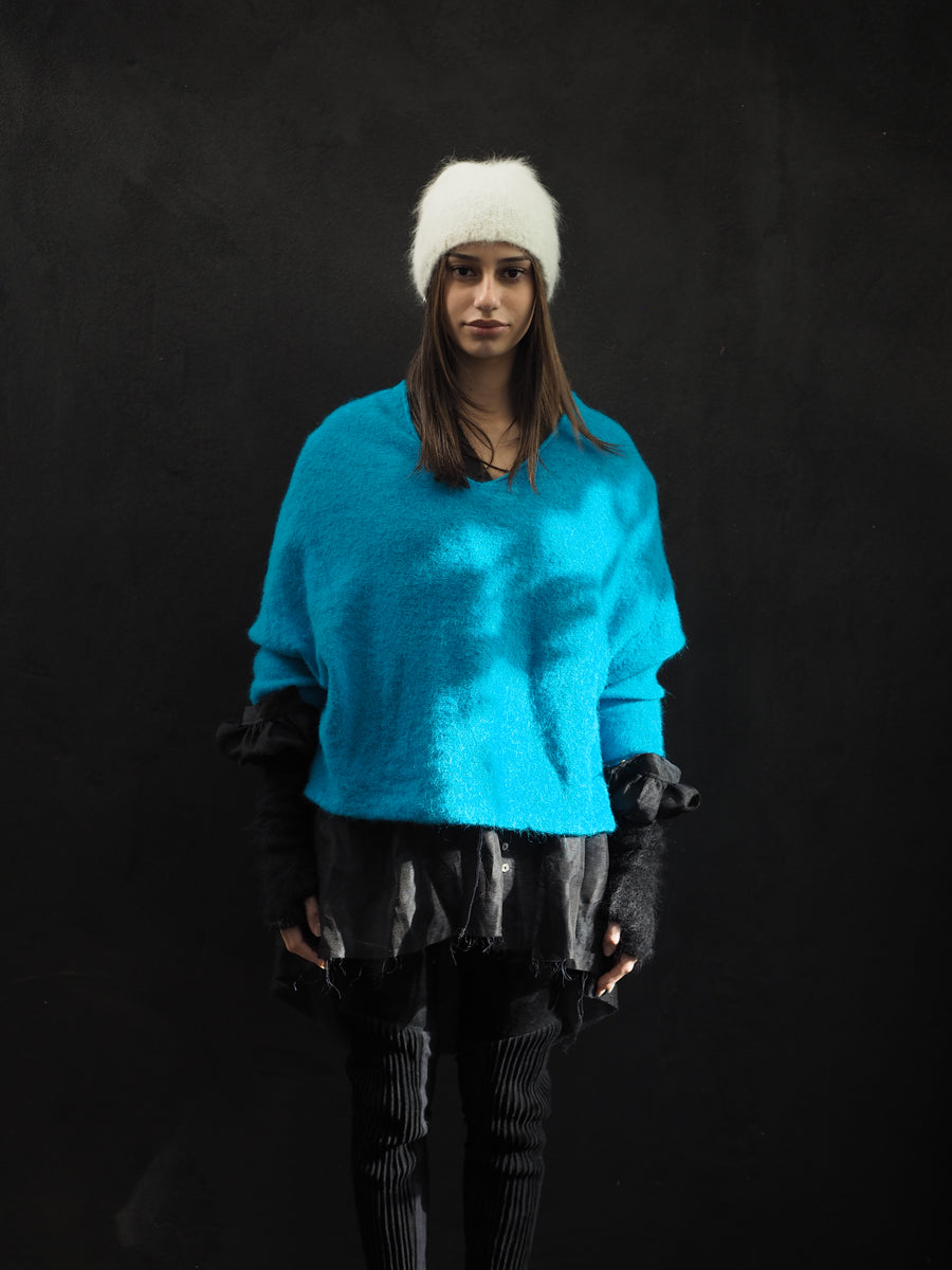 Luxe Light Weight V-Neck Sweater (Alpaca) - Cerulean Blue