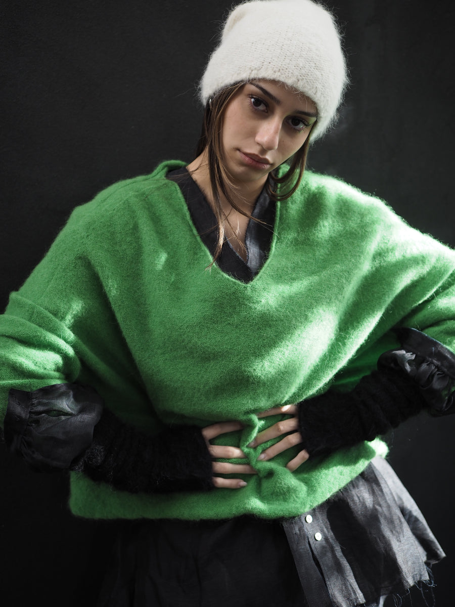 Light Weight V-Neck Sweater (Alpaca) - Green