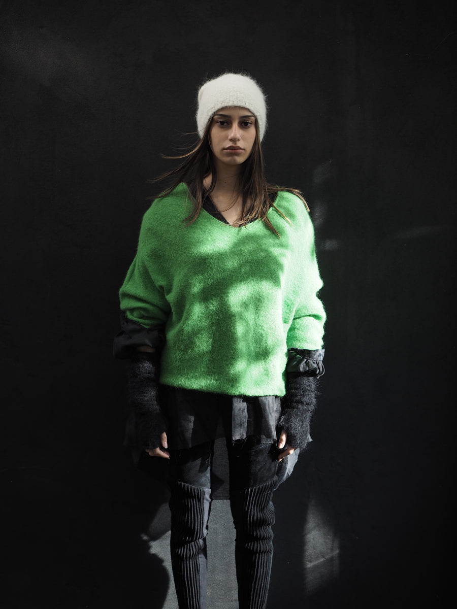 Light Weight V-Neck Sweater (Alpaca) - Green