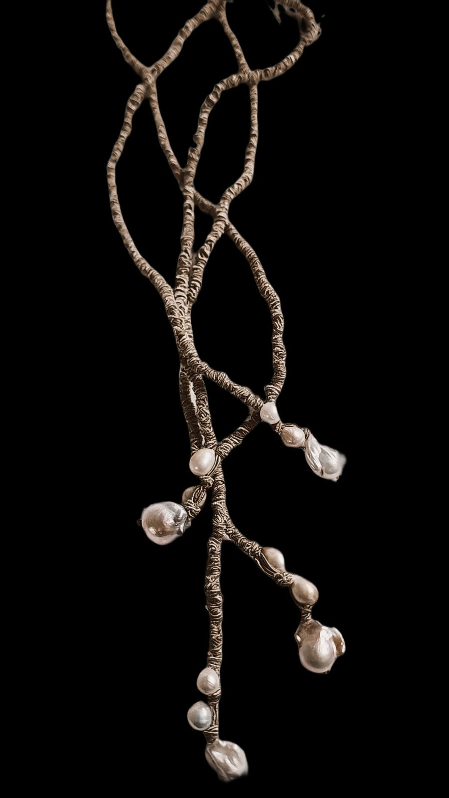 Mela lariat with drop Pearls - Natural