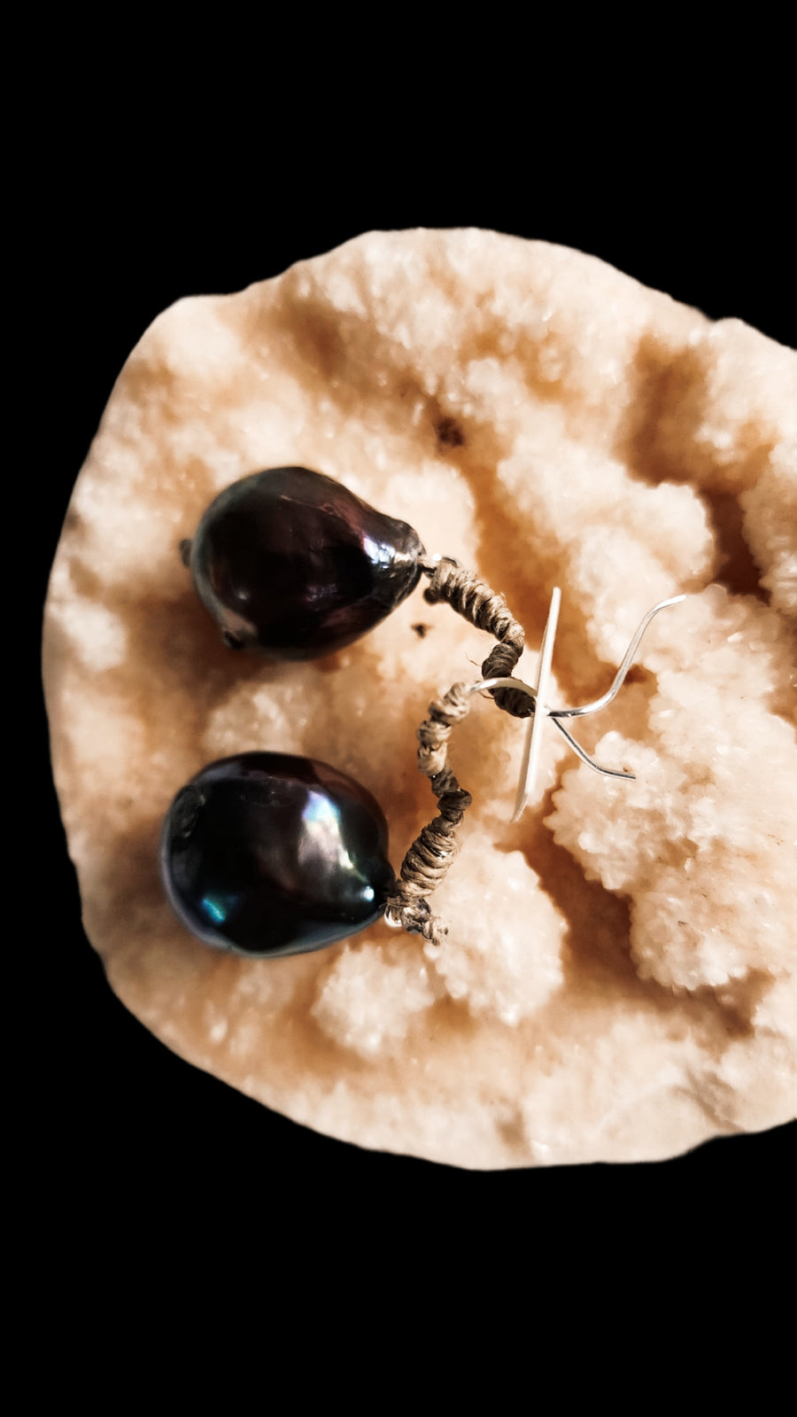 Single drop pearl earrings - Black Pearl