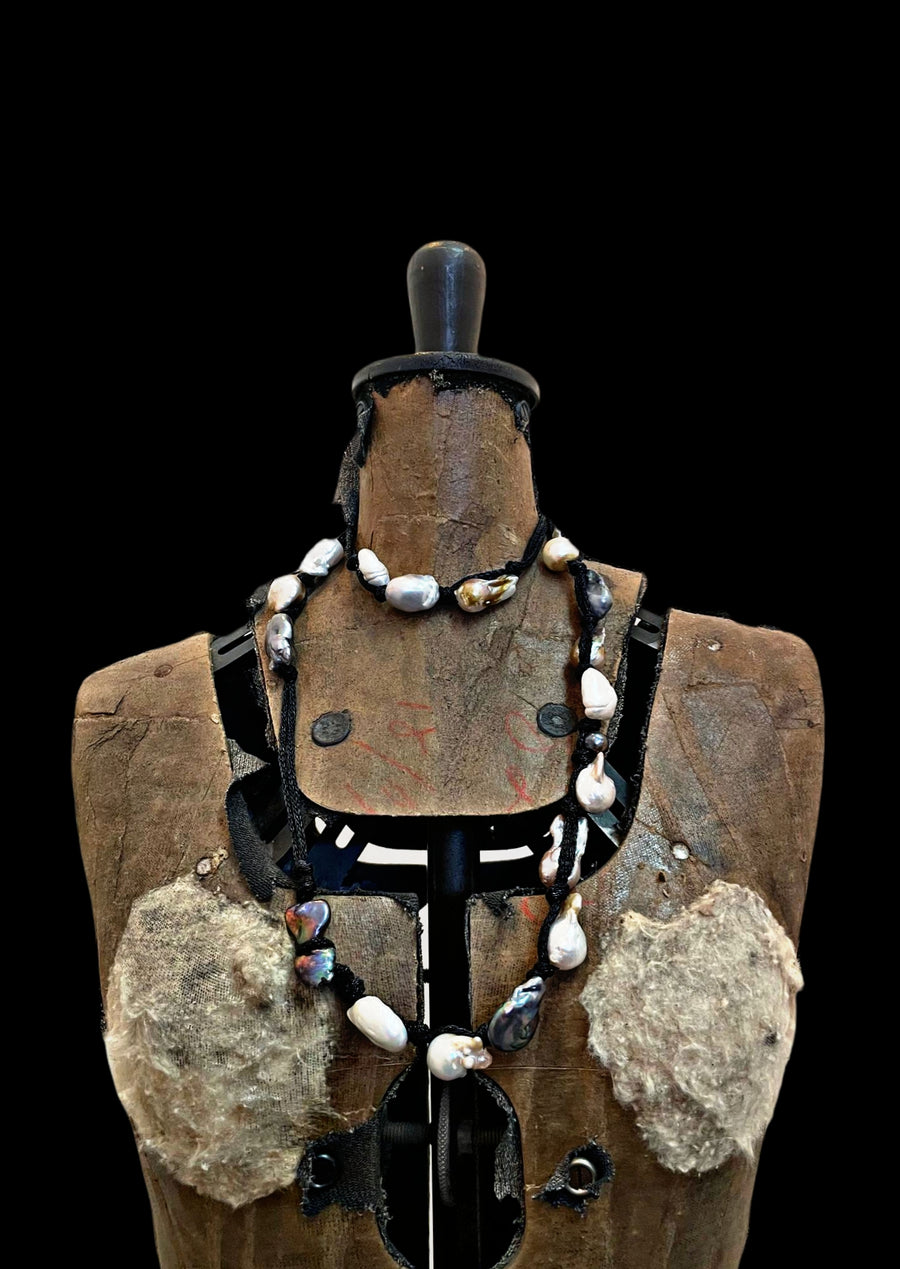Baroque South Sea Pearl wrap necklace - Metallic silk black