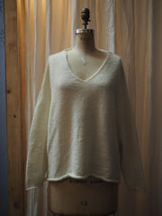 Light weight V-neck sweater (Alpaca) - Snow