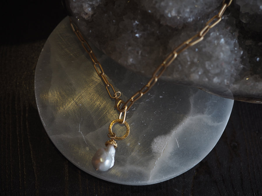 Simple single drop Necklace - Baroque Pearl
