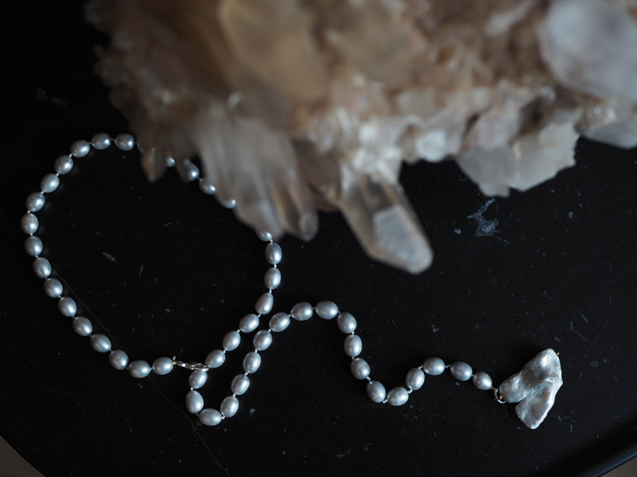 Matt Lariat Necklace - silver Baroque Pearls
