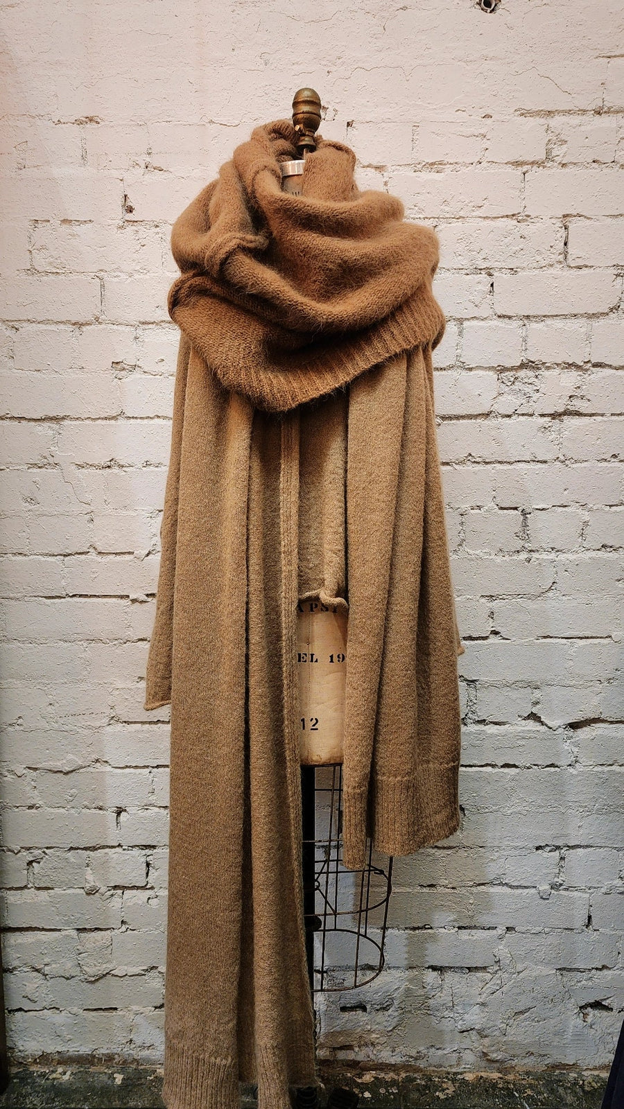 Luxe Light Weight V-Neck Sweater (Alpaca) - Camel
