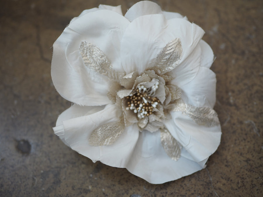 New York Hand Crafted Carrie Bradshaw SATC Flower Brooch (Silk) Ivory & Gold