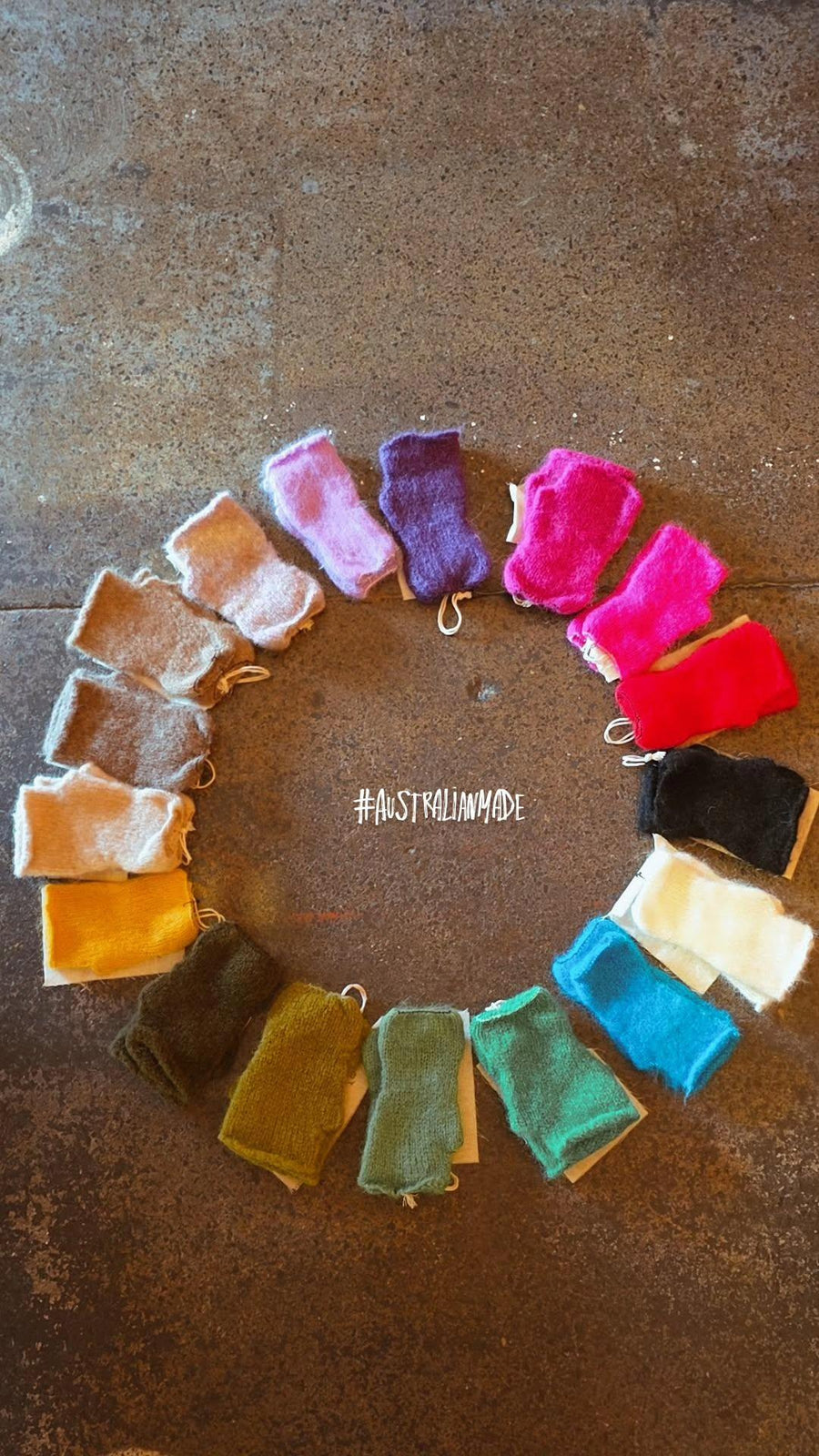 Short Finger-Less Mittens (Alpaca)