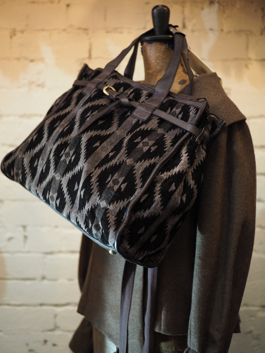 Teresa Shopping Bag in Patricia kilim velvet fabric and garment-dyed cowhide leather - Grey