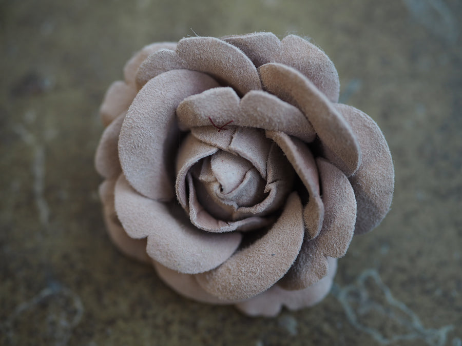 New York Hand Crafted camelia Flower Brooch (Leather) - Pink