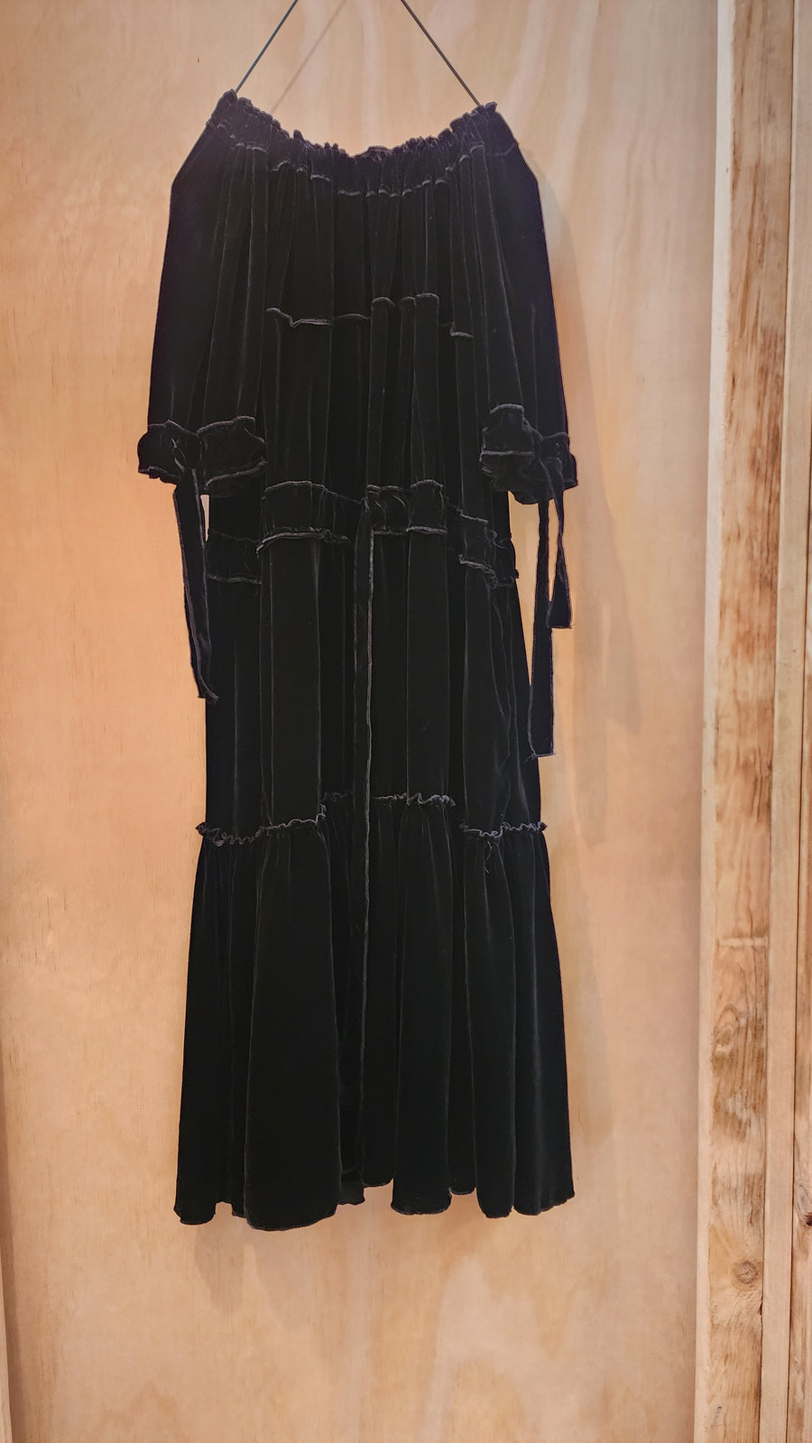 Volant dress (silk velvet) Black