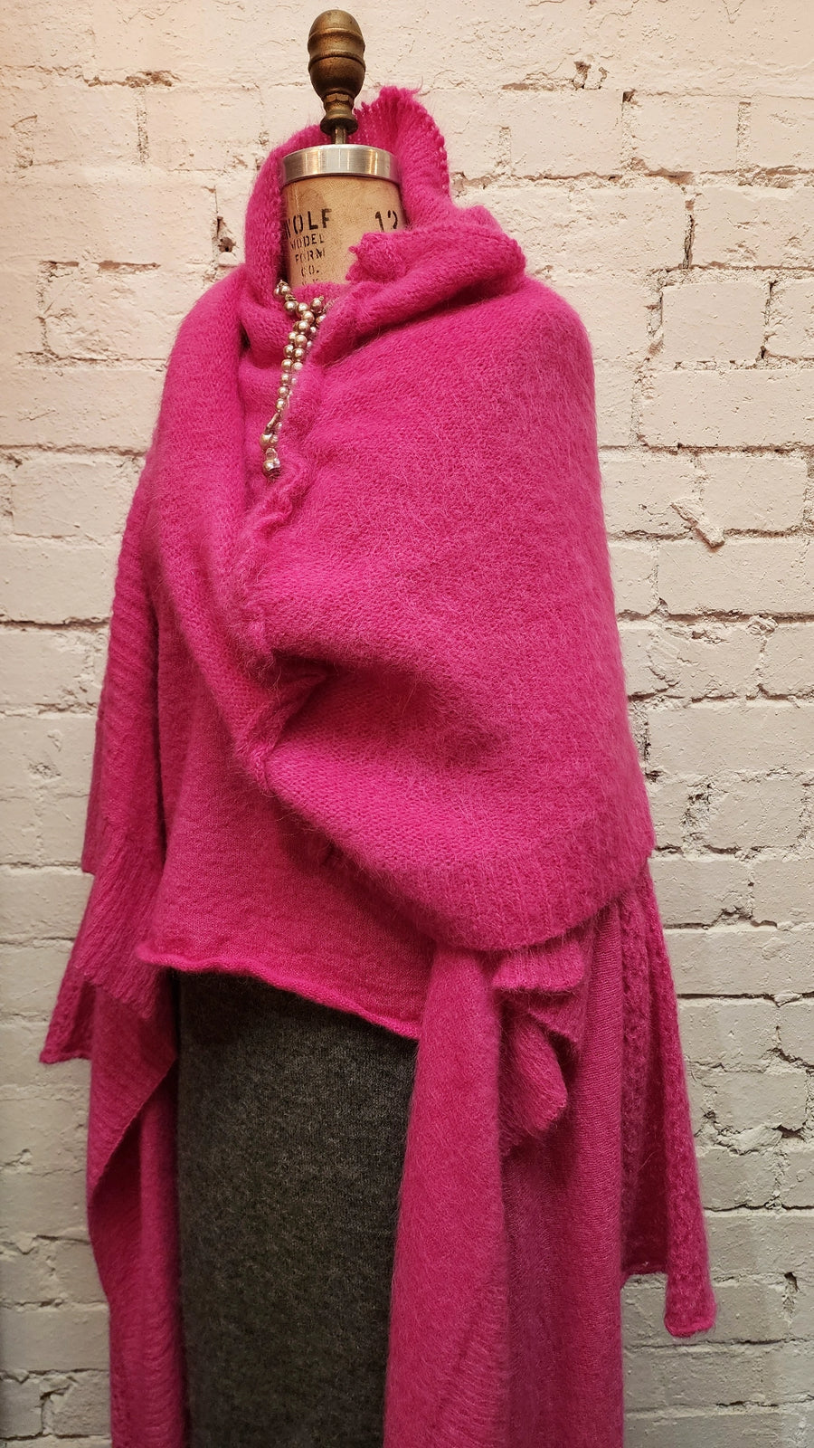 Light V-neck sweater (Alpaca) - Candy Pink