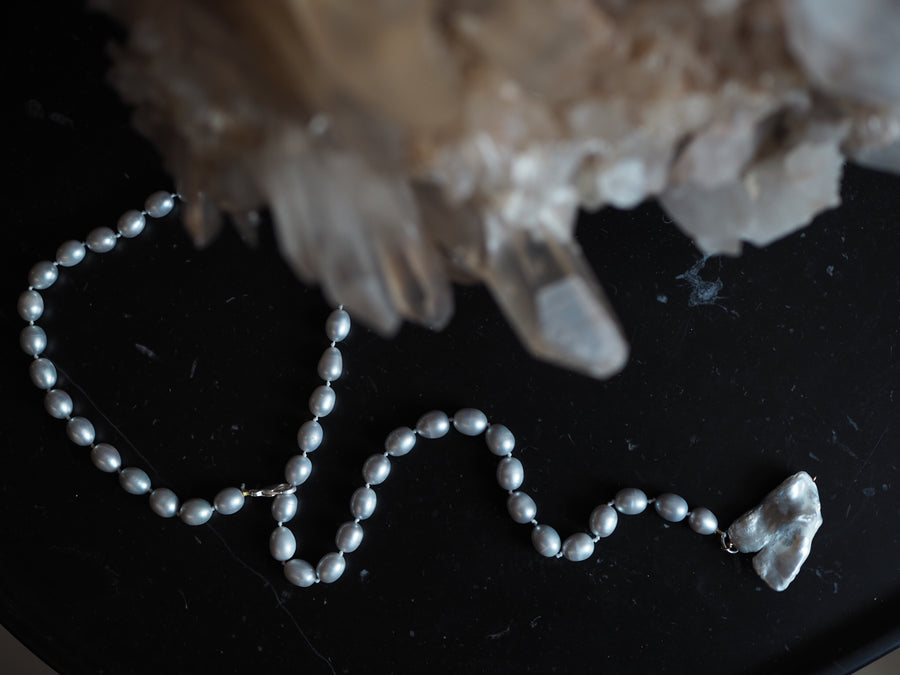 Matt Lariat Necklace - silver Baroque Pearls