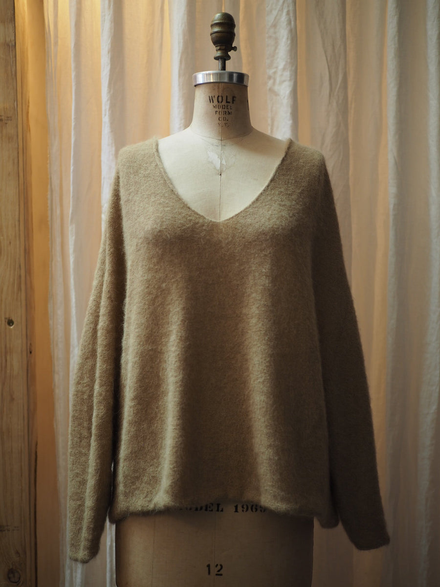 Light Weight V-Neck Sweater (Alpaca) - Snow