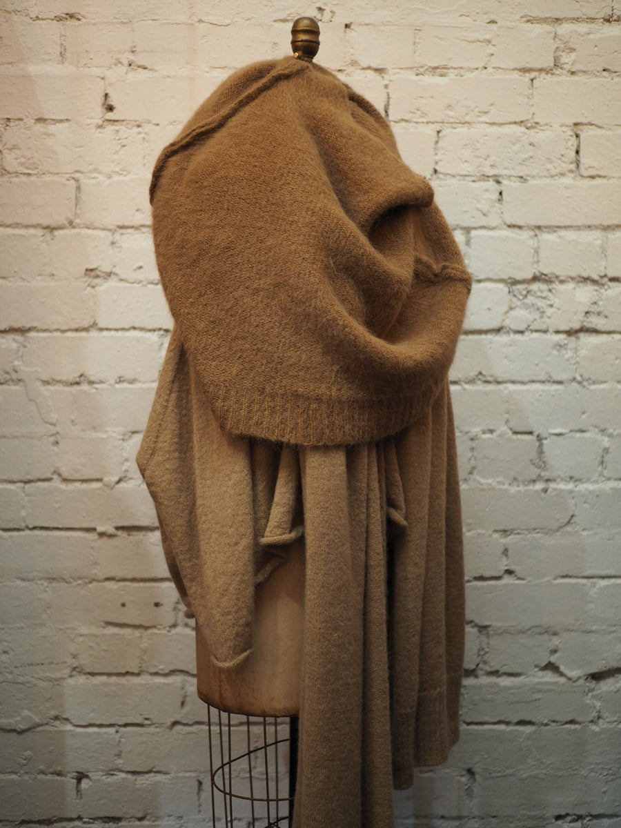 Luxe Light Weight V-Neck Sweater (Alpaca) - Camel