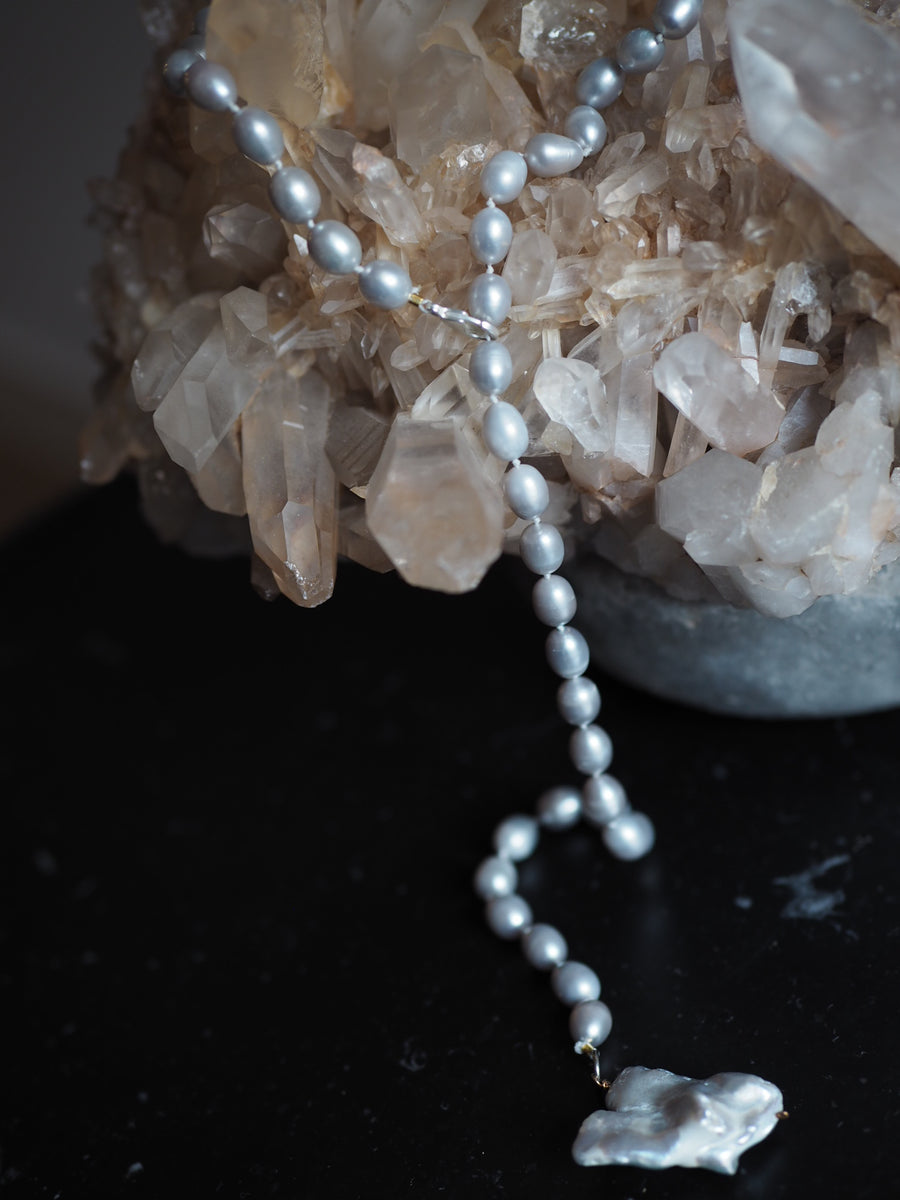 Matt Lariat Necklace - silver Baroque Pearls