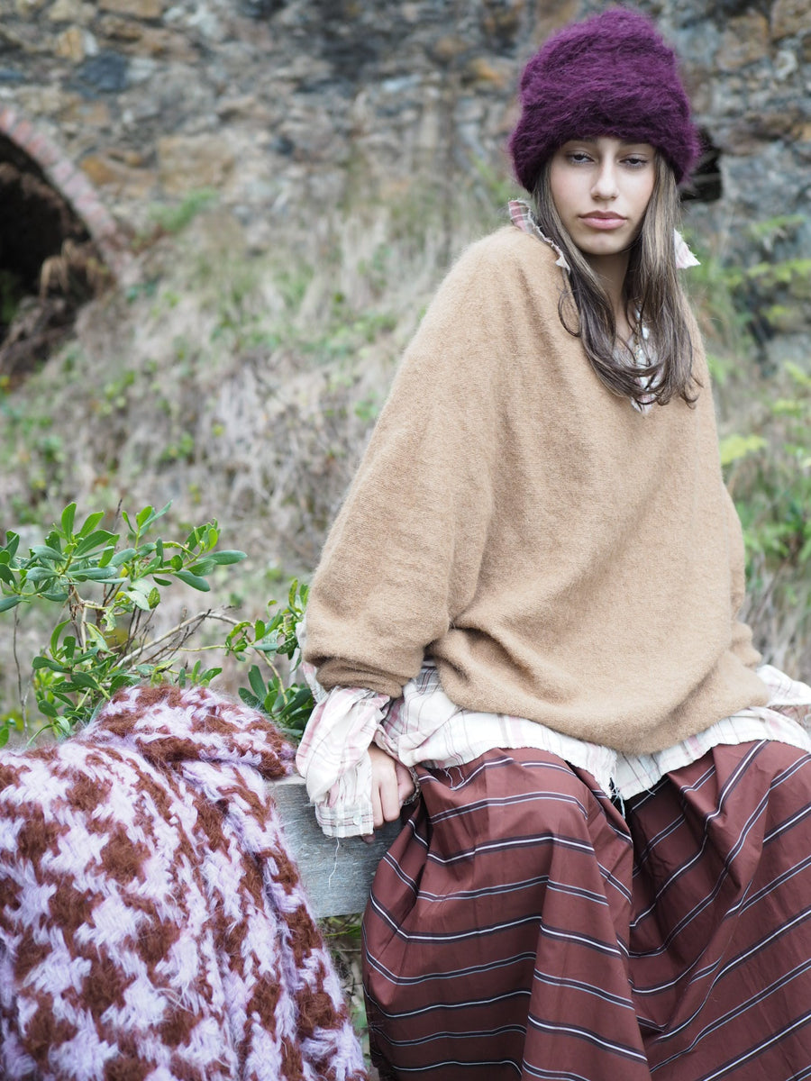 Luxe Light Weight V-Neck Sweater (Alpaca) - Camel