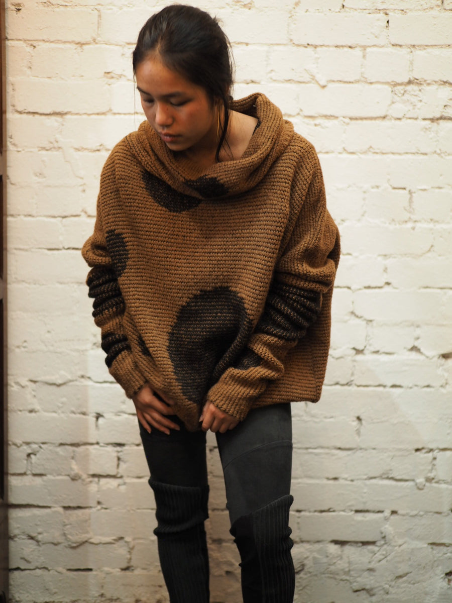 Over Size Spot Sweater (Alpaca) - Camel / Pink