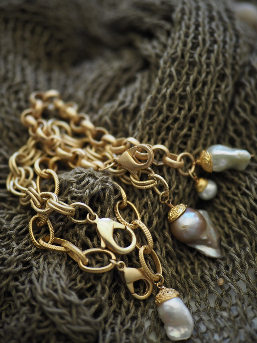 Charm Bracelet - Baroque Pearl