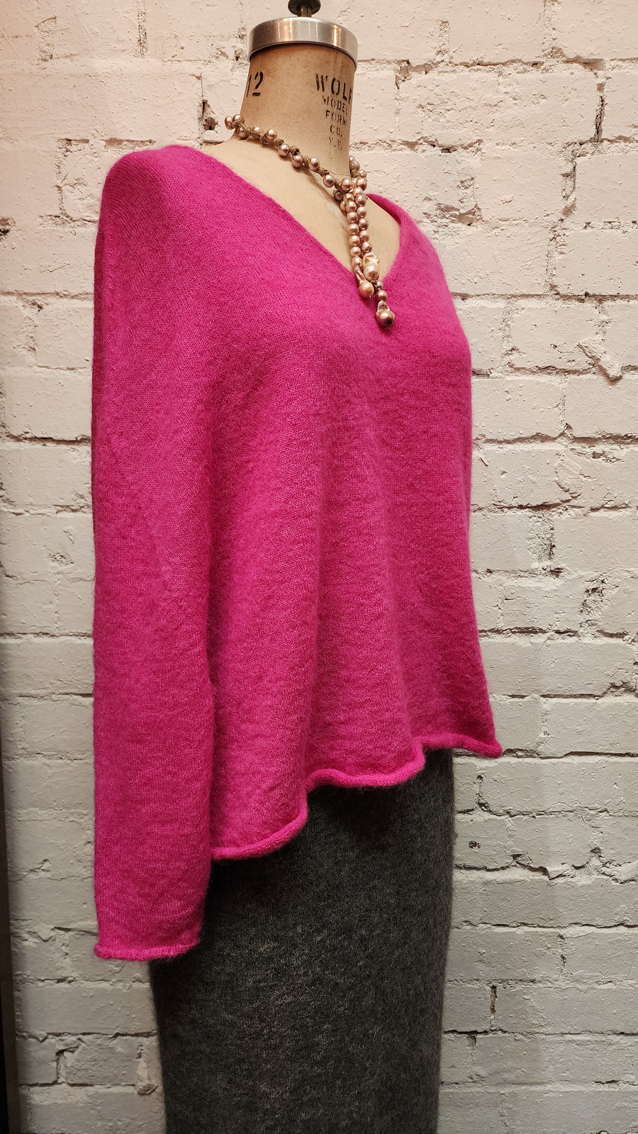 Light V-neck sweater (Alpaca) - Candy Pink