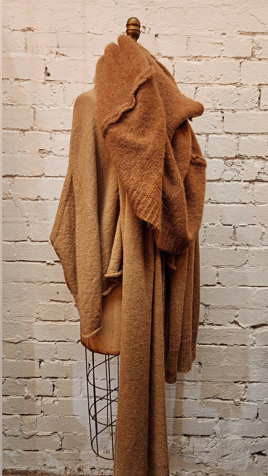 Luxe Light Weight V-Neck Sweater (Alpaca) - Camel