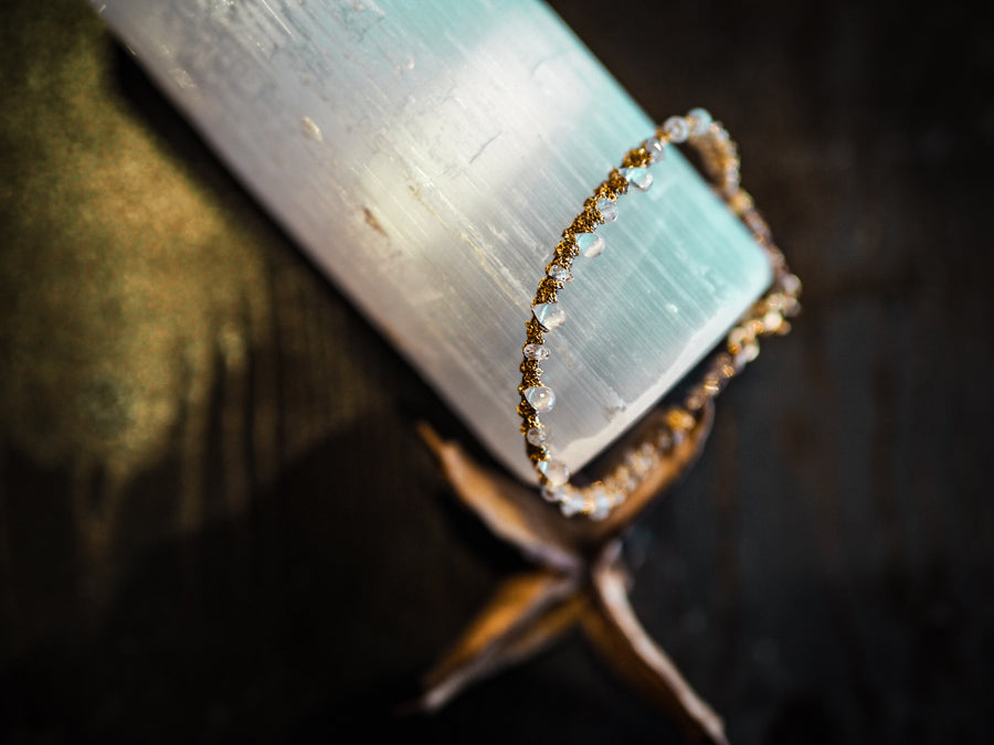 Precious Drop Hand Loom Bracelet (Sterling Silver Gold Plated) Sapphire - white labradorite