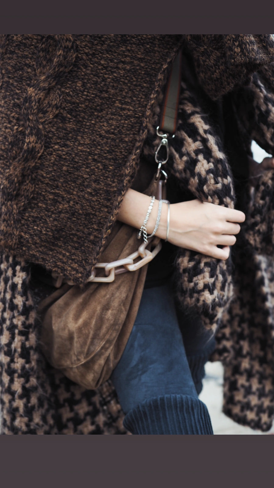 Hand-loom maxi coat in baby houndstooth (Alpaca) Camel-Black